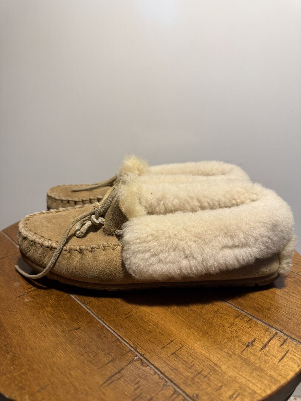L.L.Bean Wicked Good Leather And Sherpa Overstuffed Moccasin Slipper Size 6